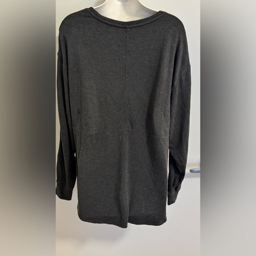 ✨ Kit and Ace Hi-Low Long Sleeve Top – Charcoal Grey